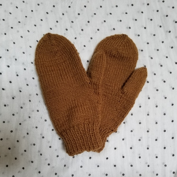 Handmade tan coloured mittens - Picture 1 of 4